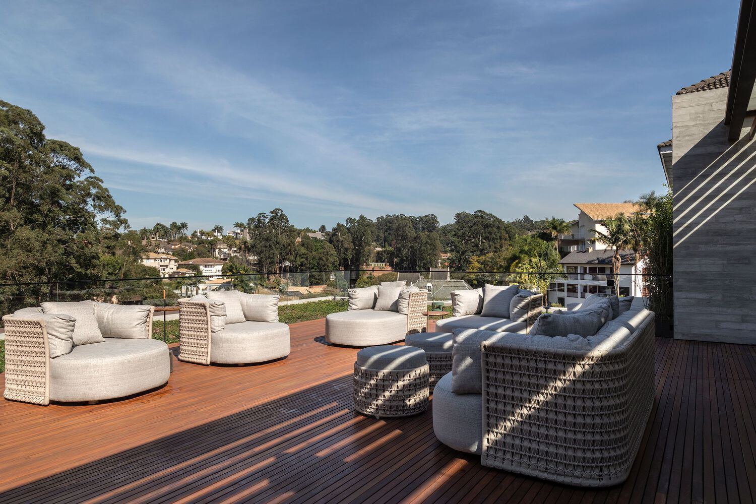 RZ Residence · 巧妙利用地形的现代简约住宅设计-32