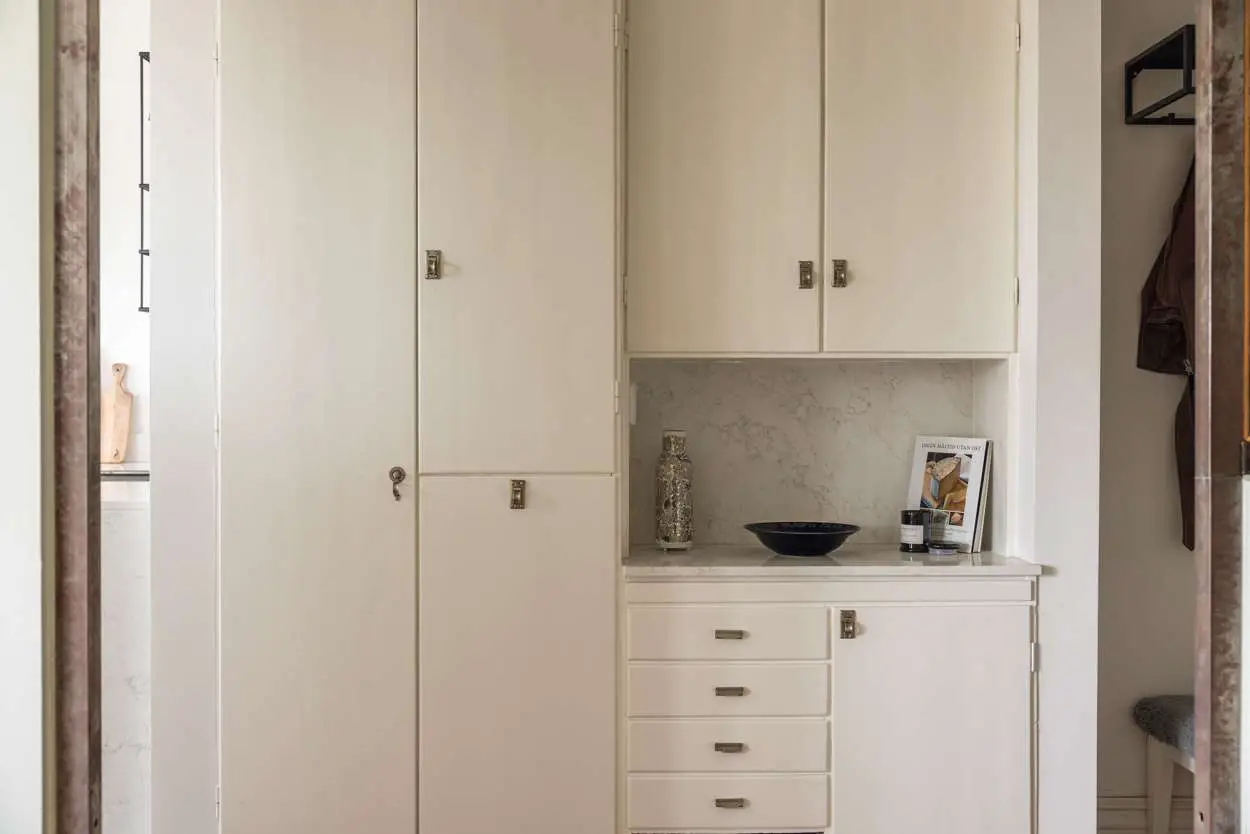 瑞典南部马默公寓的独特钢化玻璃隔墙设计-7