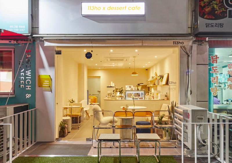 7 坪清爽白调甜品咖啡厅设计-2