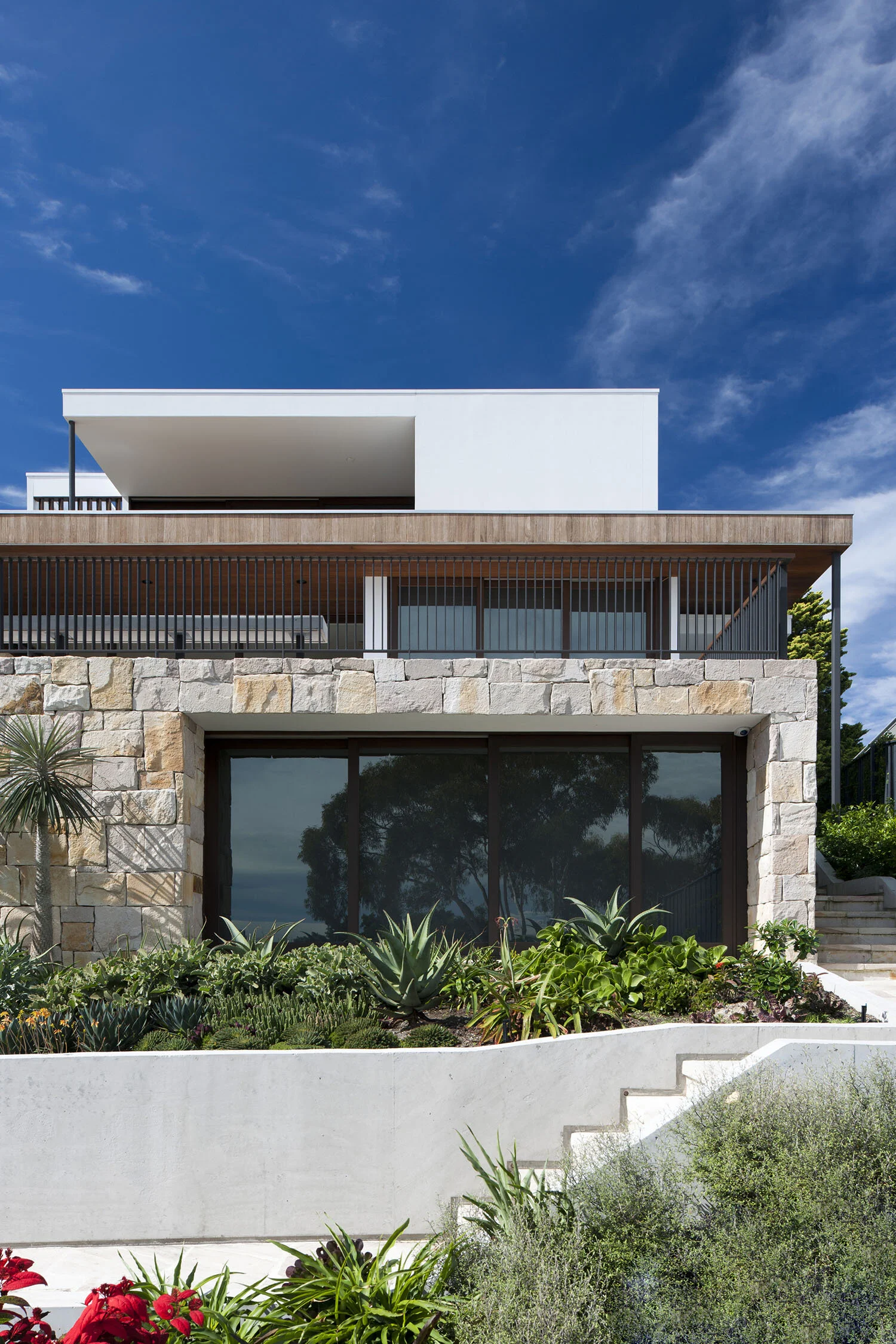 转手房；倒卖房（注：flipped house常见指低价买入后装修再高价卖出的房子，转手房倒卖房是比较贴合意思的常见表达，可根据实际语境选择更合适的）

若强调严格对应一个精准表述，转手房相对更通用简洁 ，以下为单一翻译：
转手房丨MCK Architects-15