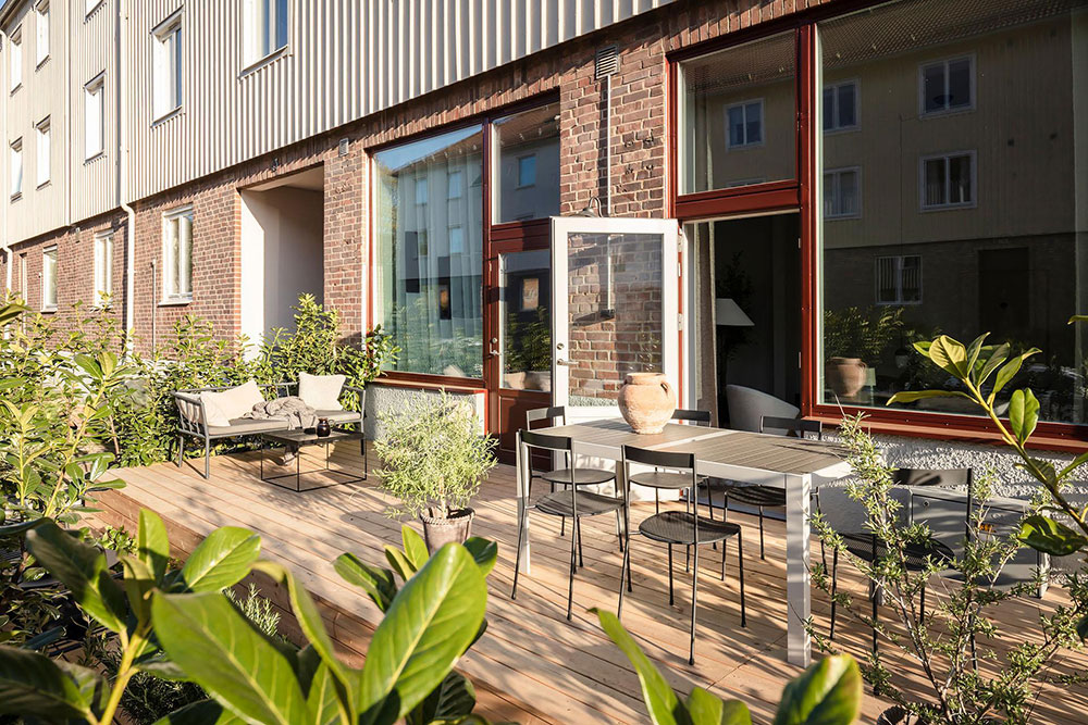 哥德堡带独立入口和露台的时尚公寓-7