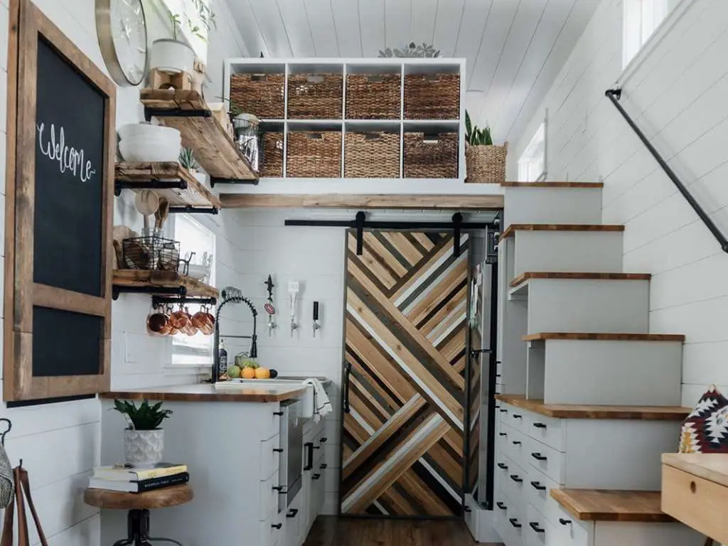 非洲志愿者打造 27m2 实用 tiny house-2