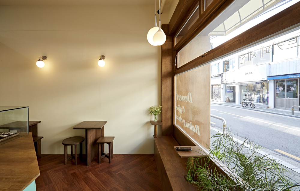 首尔 13 坪甜蜜咖啡厅，打造复古艺术空间-8