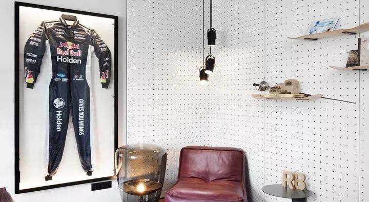 红牛布拉格办公室 | 极简工业风的千禧社区-20