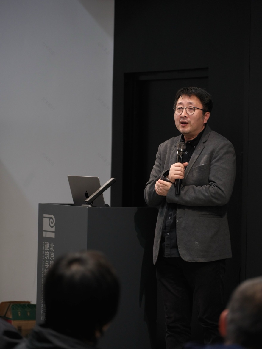 “半场”第一场展览《故事会与枕头》丨中国北京丨神奇建筑研究室,大料建筑-6