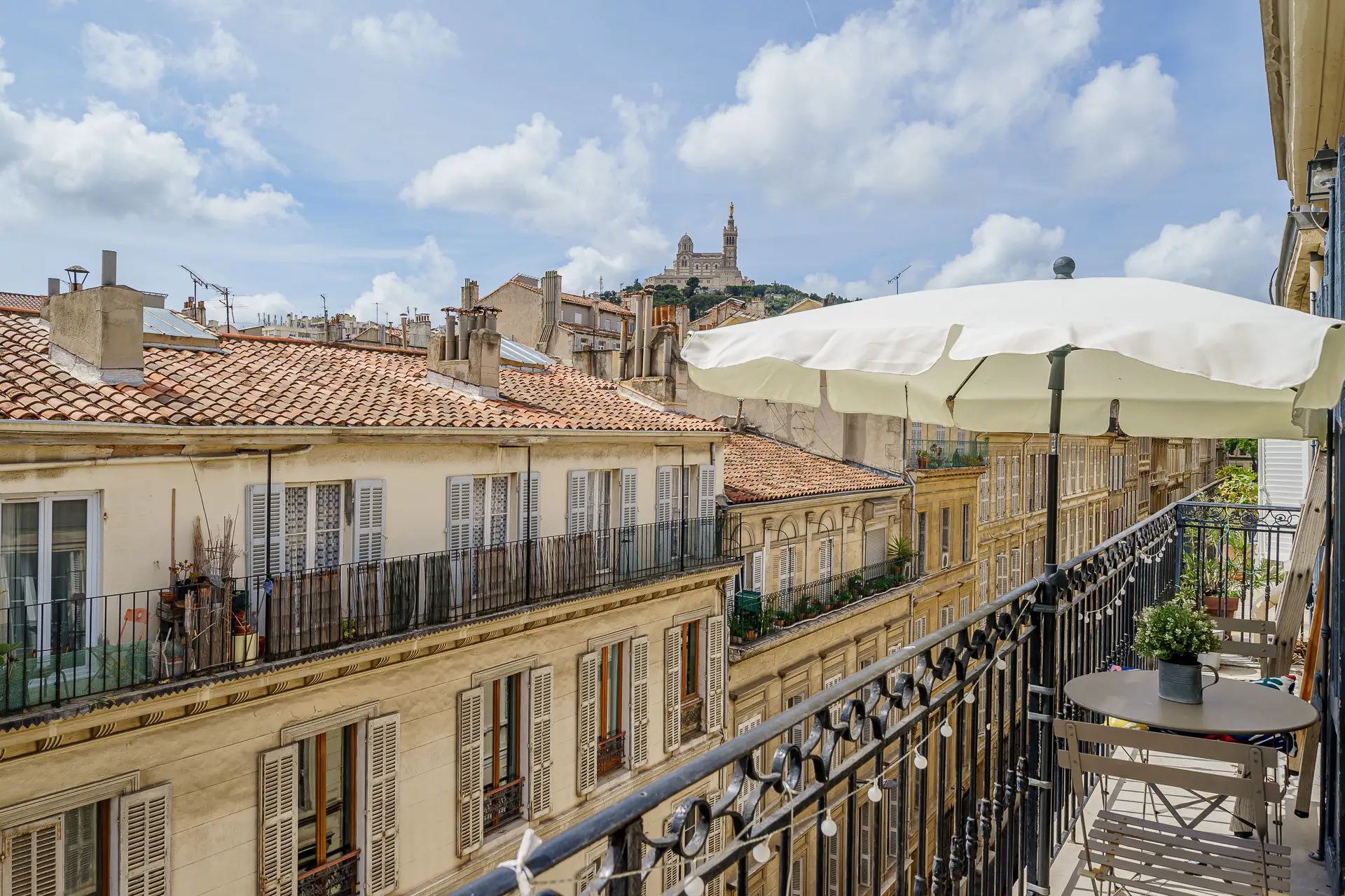 马赛一套翻新的公寓，可看到守护圣母院的景色-14