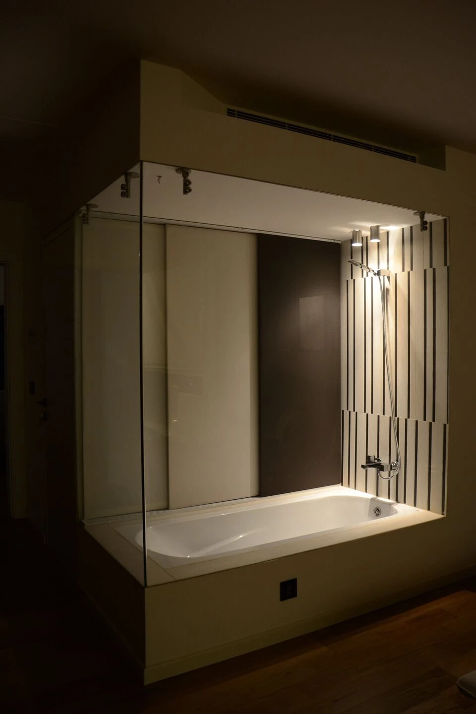 倒置设计,打造绿意盎然的城市公寓-27