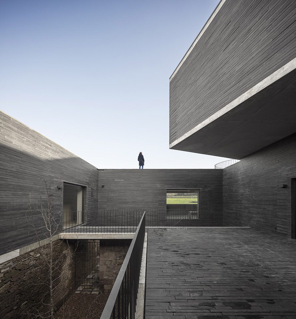 葡萄牙 RPFV 别墅,融入自然与历史的现代住宅设计-28