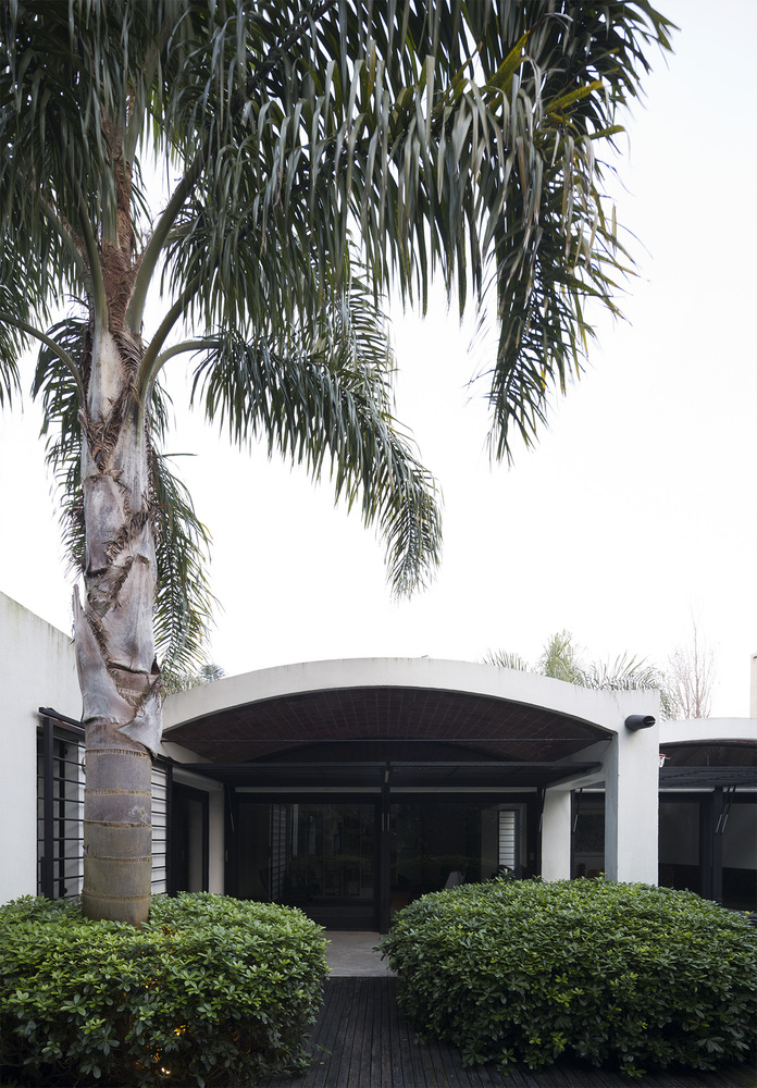 乌拉圭 HQ 住宅 | 带加泰罗尼亚穹顶的现代空间-11