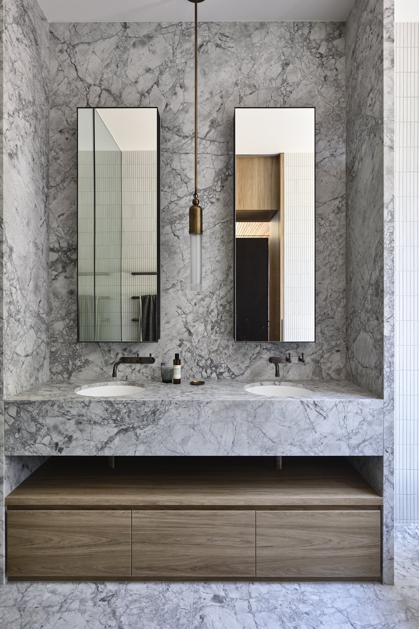 主岭别墅（注：House也可根据实际情况译为住宅府邸等，这里别墅较常用） -56