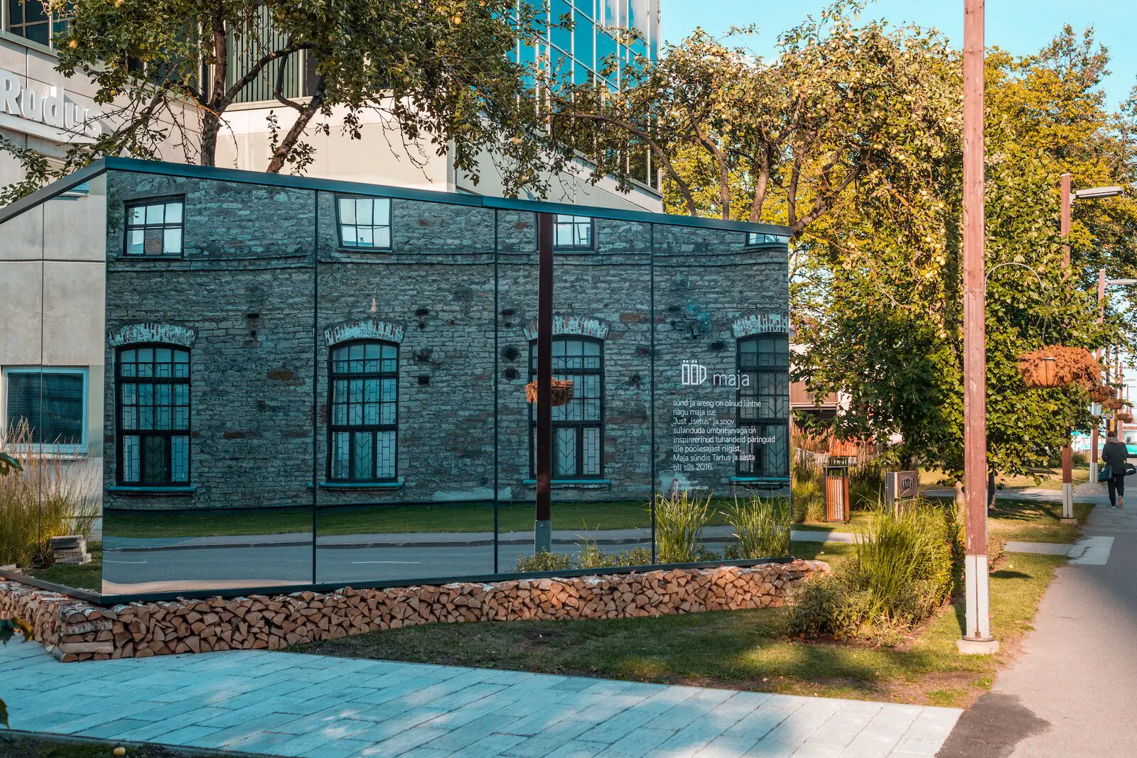 亚马逊推出 10m²镜面迷你屋，完美融入自然风景-9