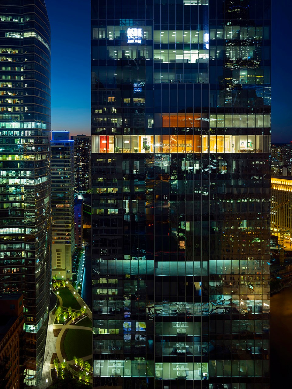 芝加哥摩天楼中的艺术与自然交融-35