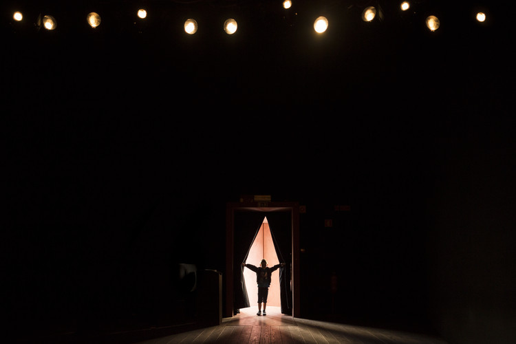 葡萄牙里斯本“多字形图案”艺术装置-12