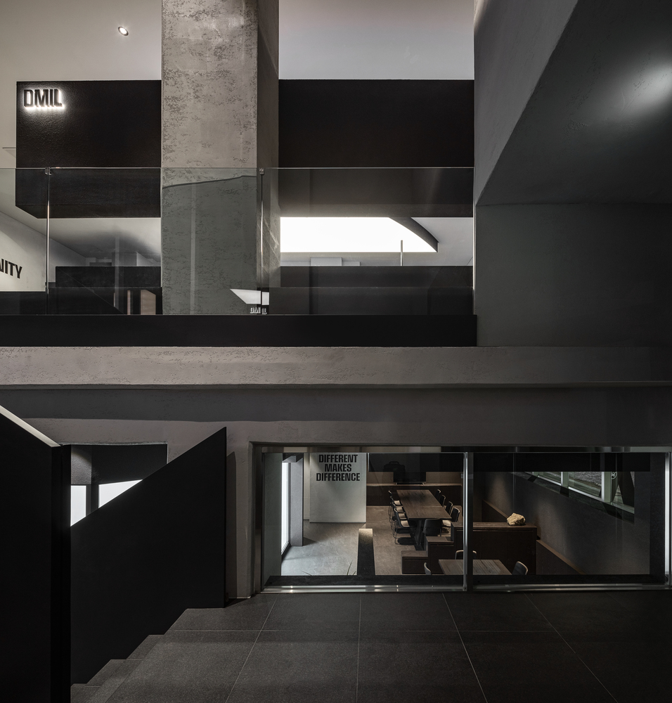 韩国 DMIL Office Lounge · 黑白简约的新媒体空间丨韩国首尔丨Plainoddity-28
