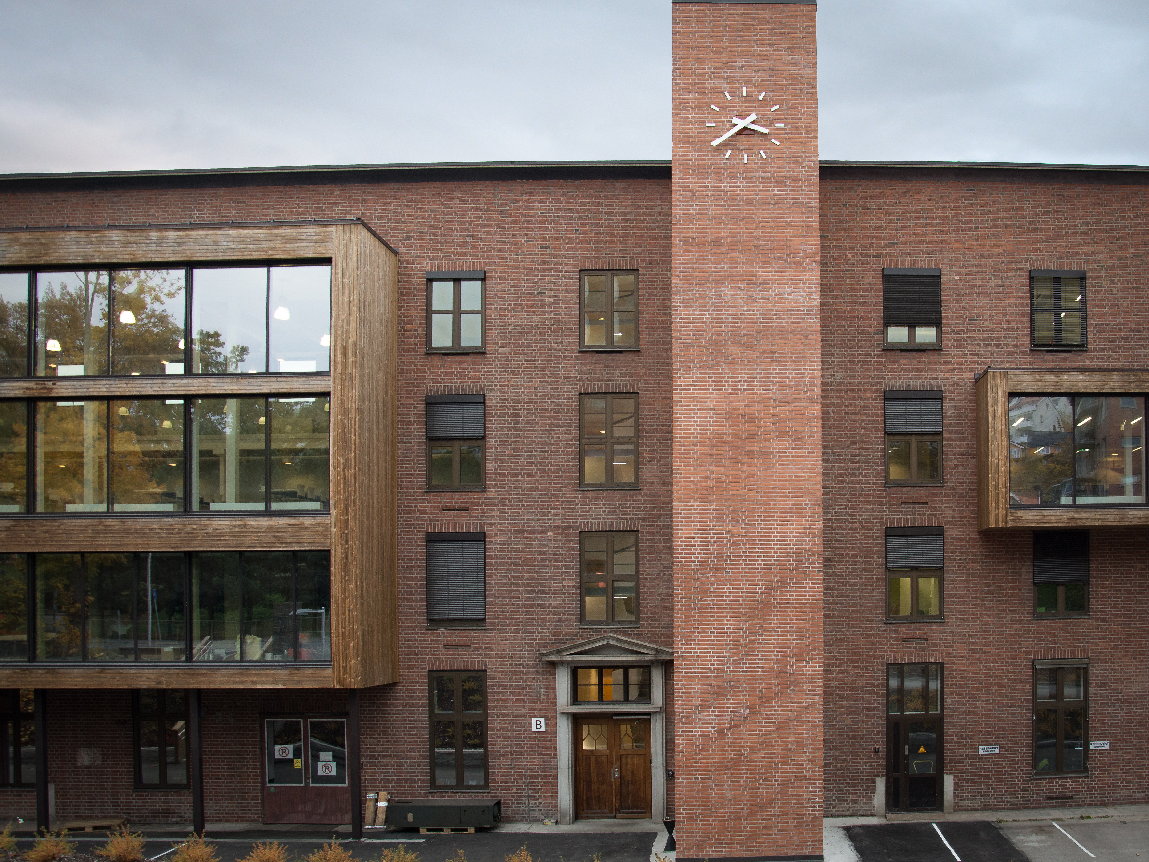 Various Architects 的 Lokomotivstallen 项目-21