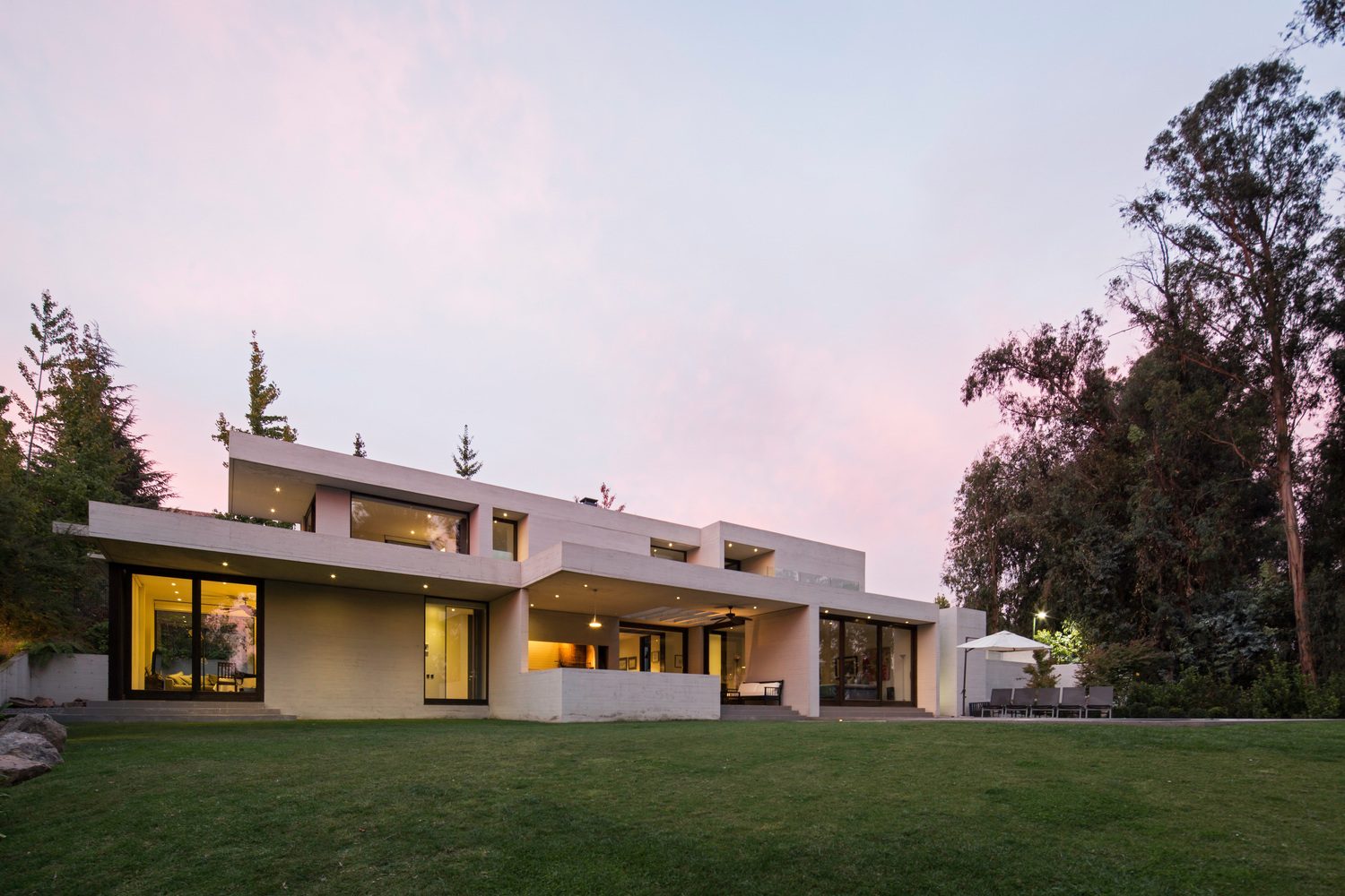 智利森林中的光影之家-29