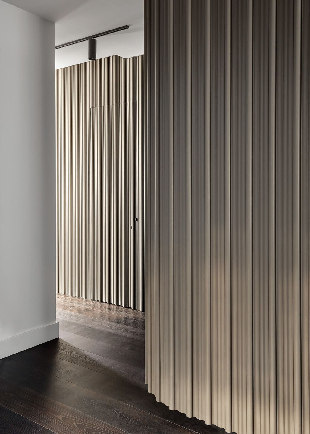 澳大利亚 Richmond Terrace 白色别墅重建-25