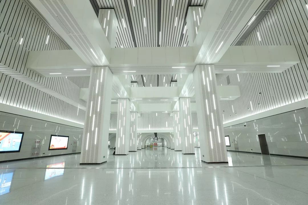 武汉首座四层地铁车站惊艳亮相-53