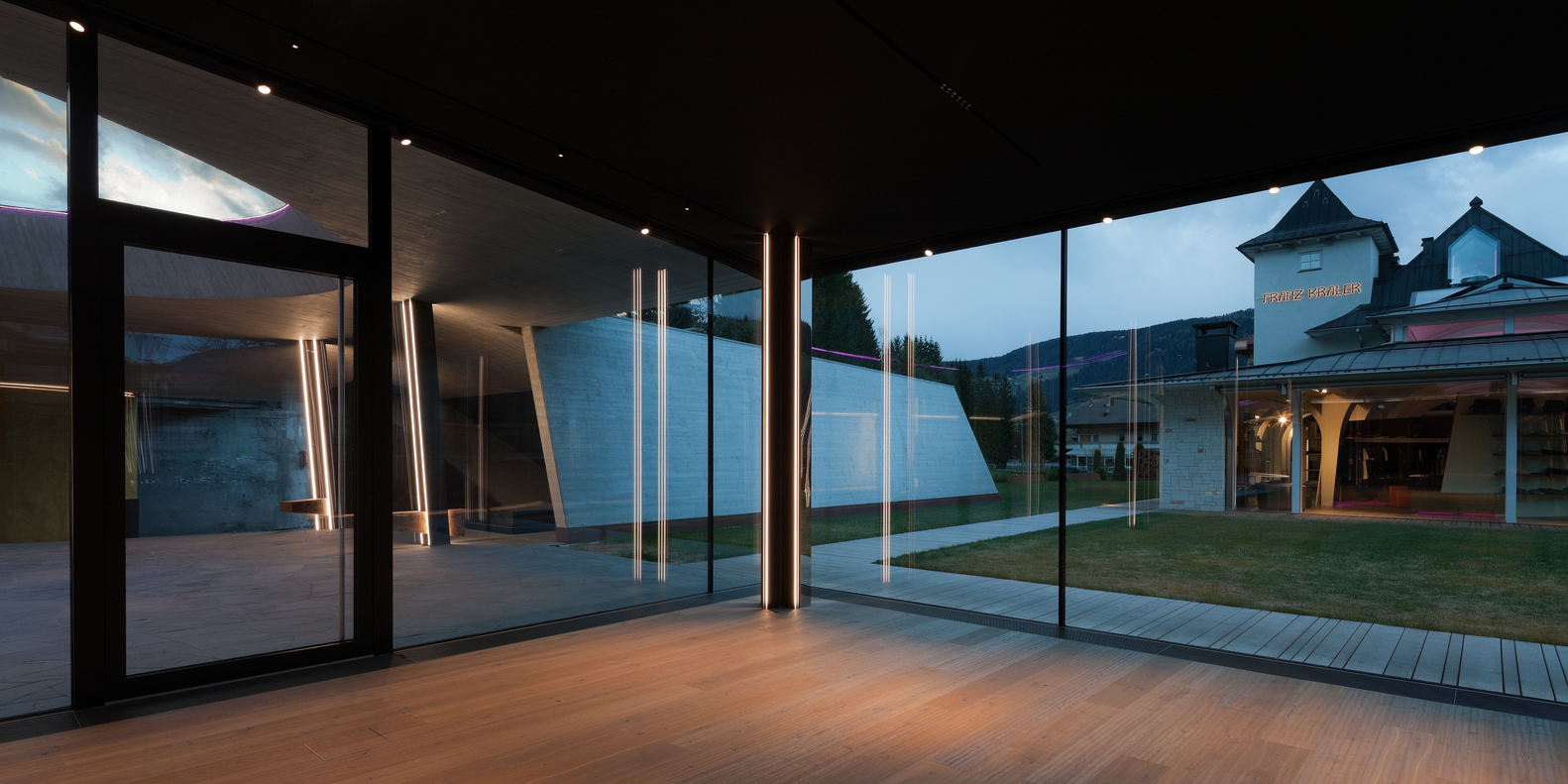 弗朗茨·克拉勒品牌南蒂罗尔地区奢侈品购物建筑设计-75