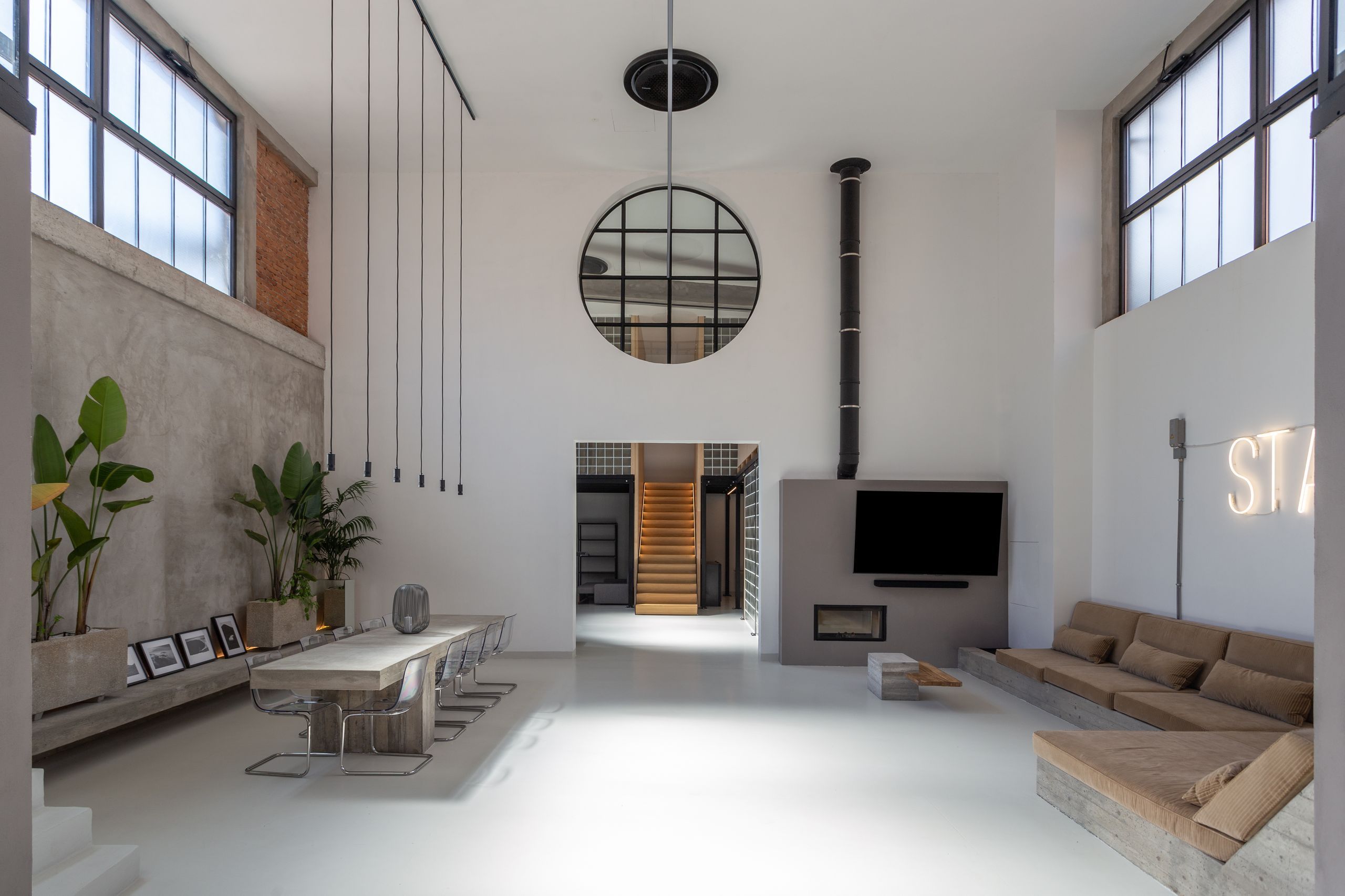 托斯卡纳旧工厂改造为工业风家庭住宅丨Alessandra Bartali-4