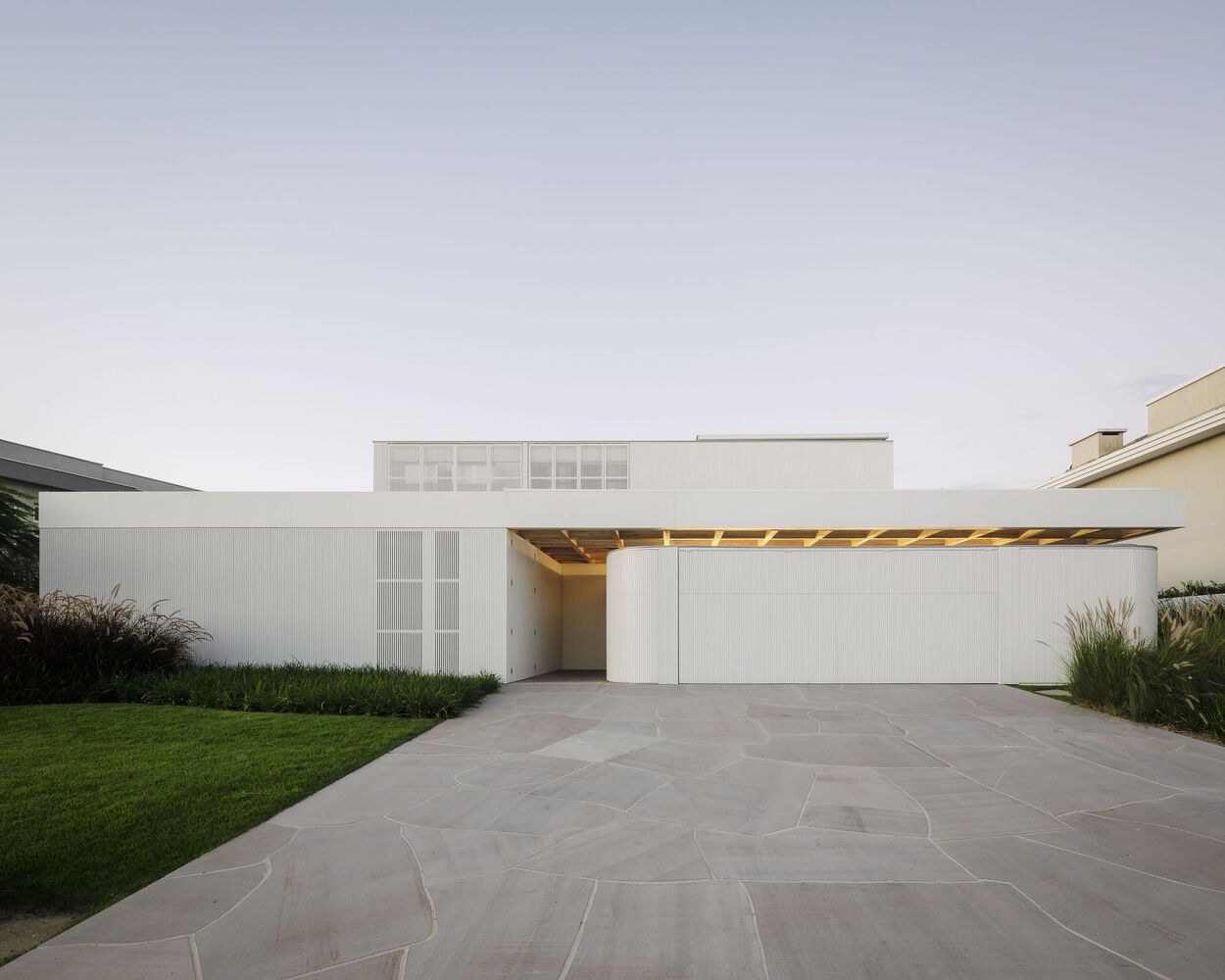 湖畔白色别墅丨巴西南里奥格兰德-35