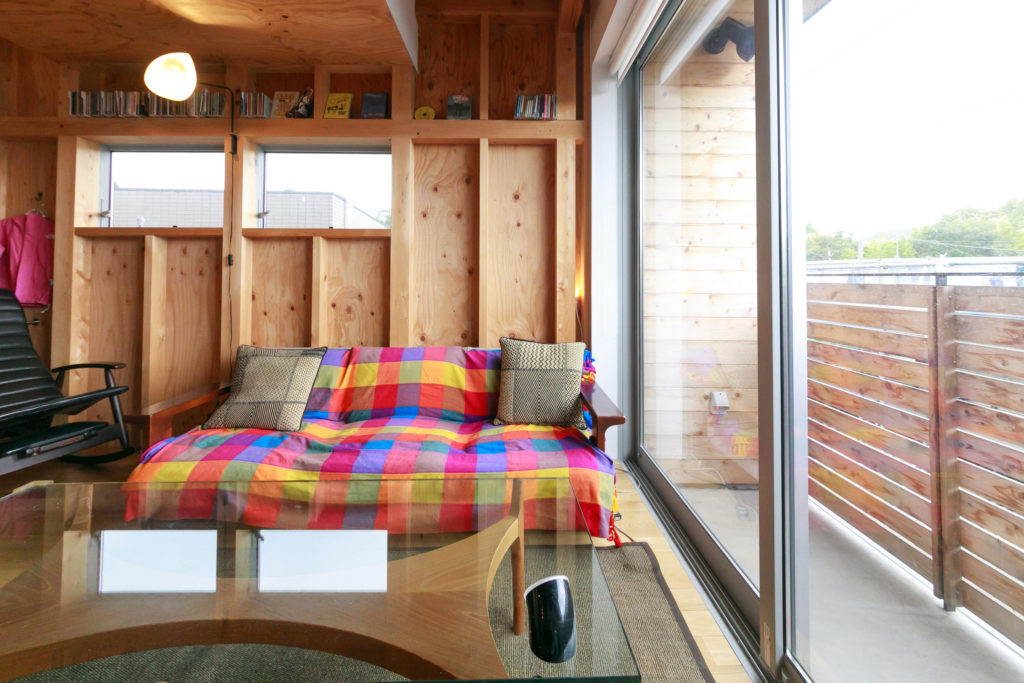 “間”を紡ぐ建築家の自邸自在に姿を変える空間が暖かなコミュニティを育む | Style of Life | 100%LiFE-16