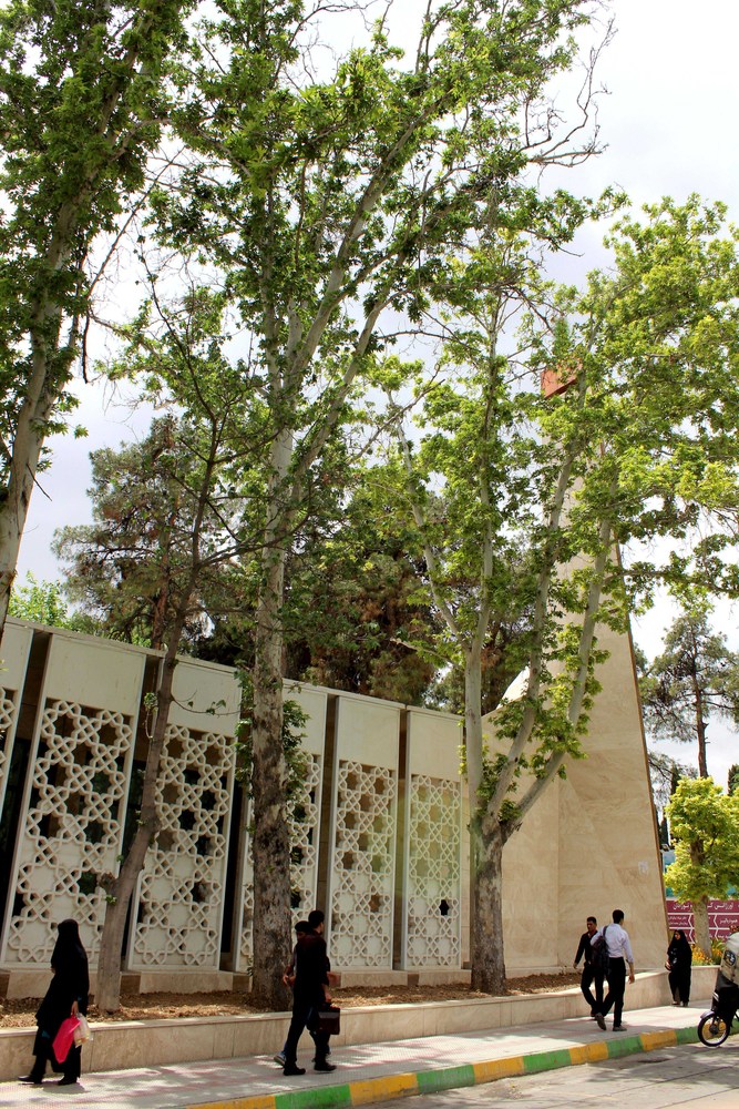 伊朗清真寺设计保护老树融入历史-19
