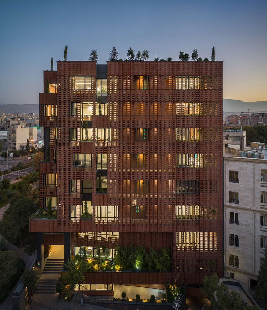 矛盾中的和谐 | 高科技与传统元素的融合-52