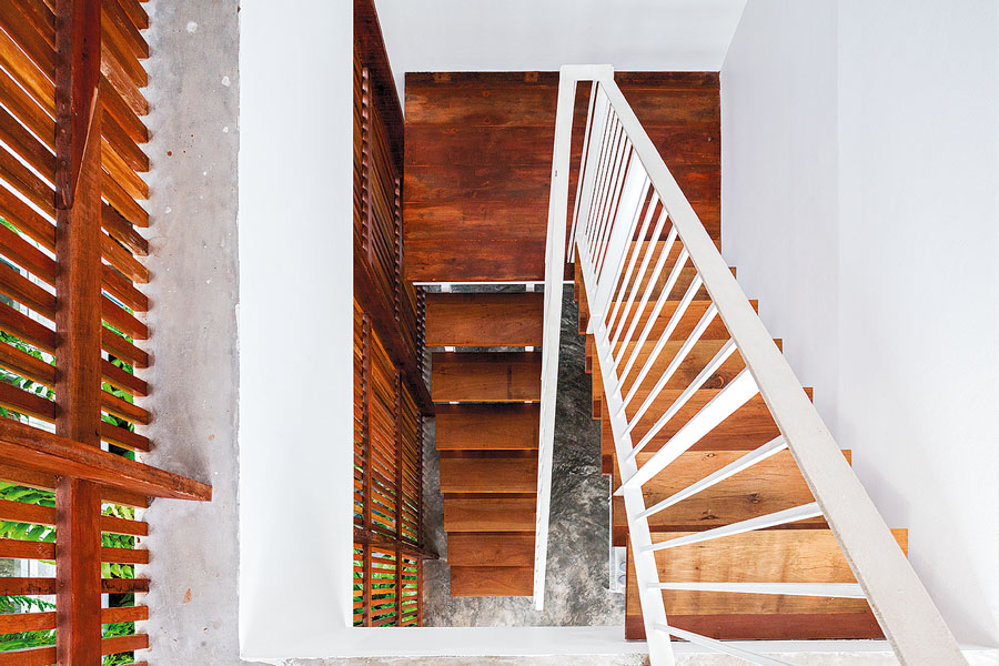 บ้านปูนผสมไม้ สไตล์โมเดิร์นที่เปิดใต้ถุงโล่งแบบไทยๆ-บ้านและสวน-9