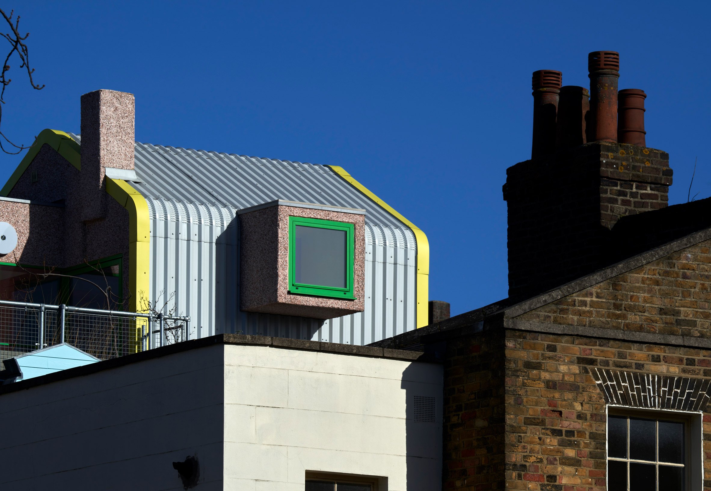 FAT 蓝房子 | 建筑师 Sean Griffiths 的屋顶工作室扩建-31