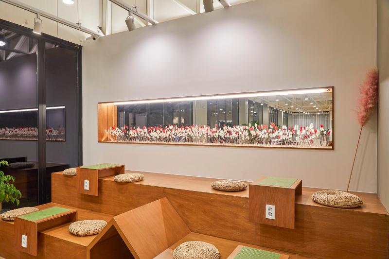 明亮温馨 60 平宠物咖啡厅设计-13