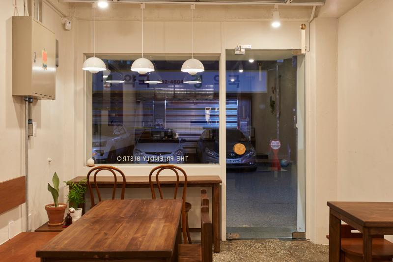 温暖小清新，10 坪餐厅的装修魅力-7