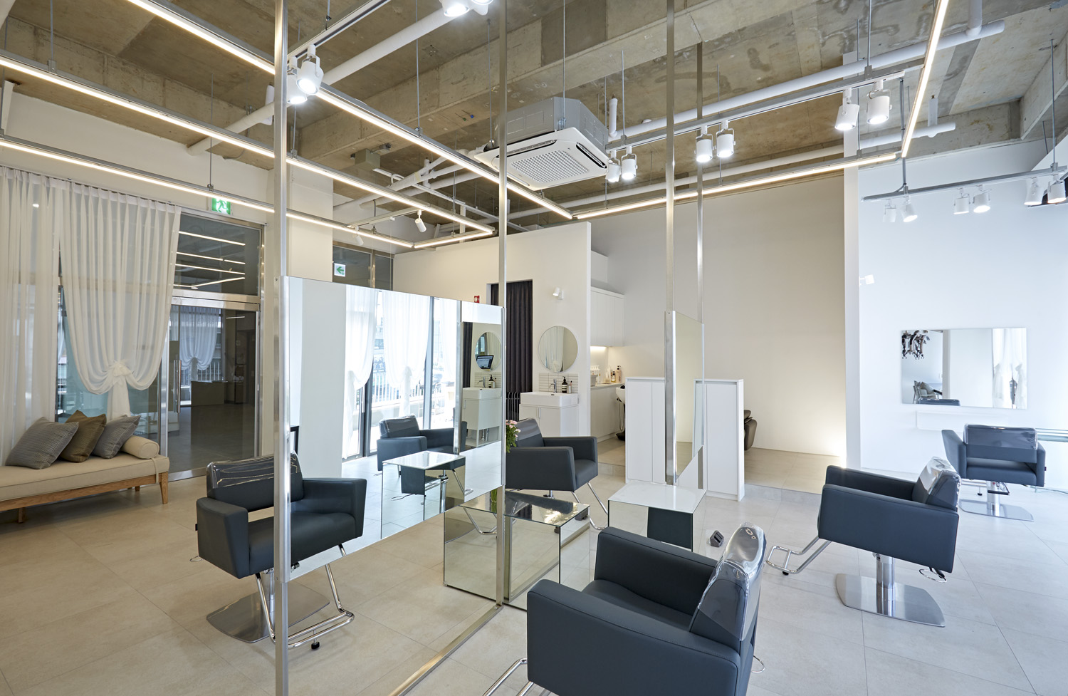 20 平米美妆店的现代风格设计-10