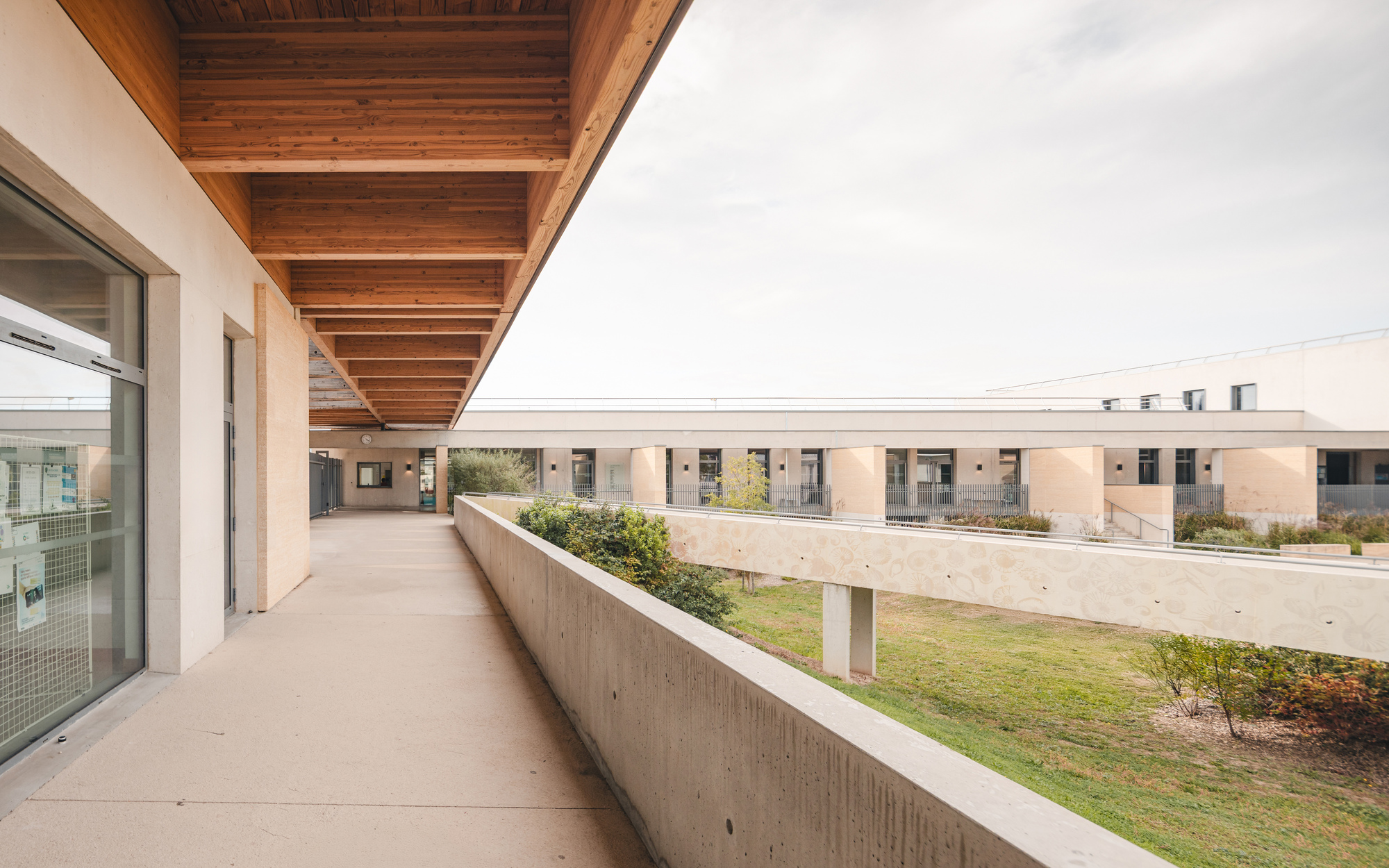 伏尔泰学院丨法国丨NM2A-40