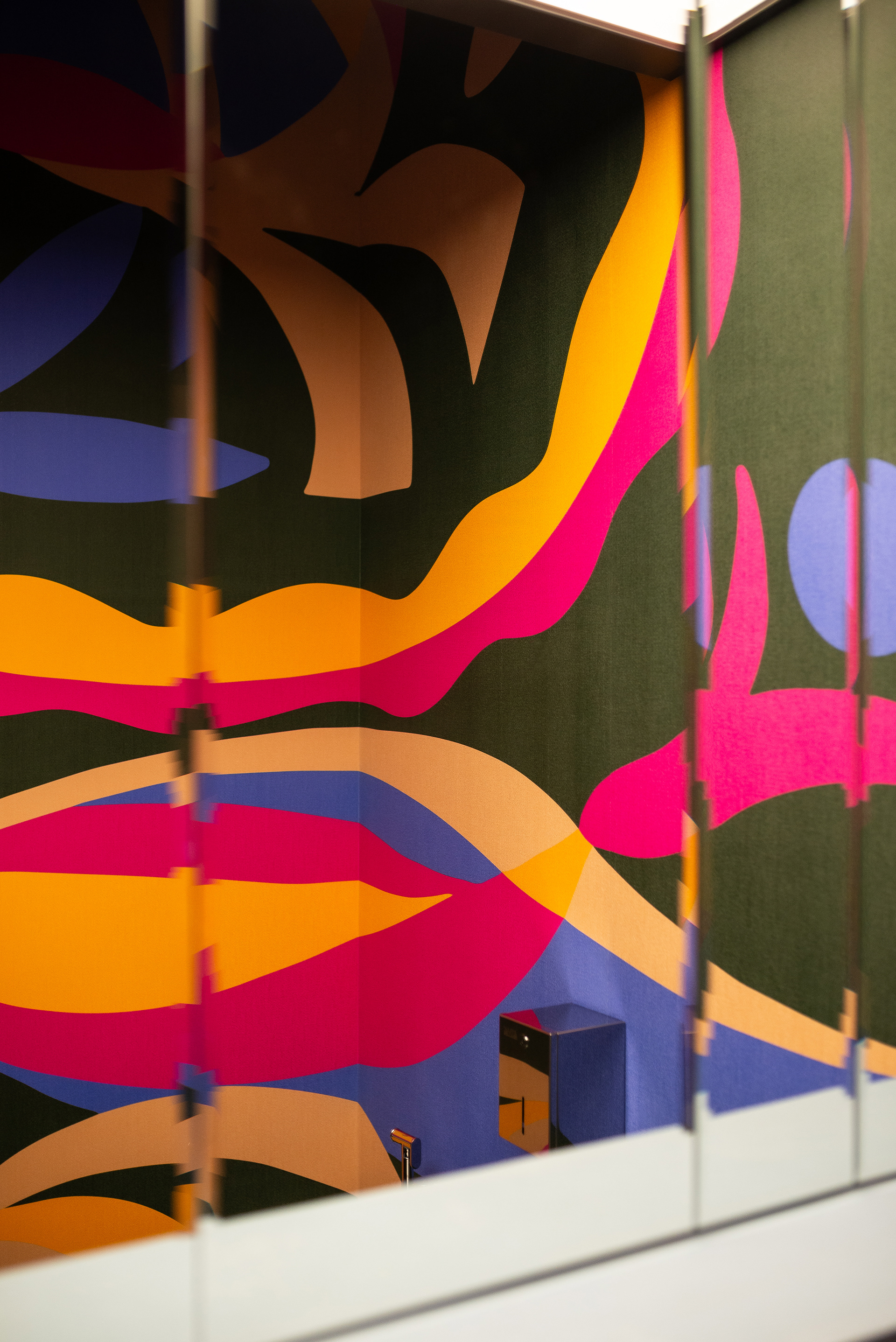 爱芝野甜品酒吧
注:由于OI CHI YE可能并非常见词汇,推测为品牌名音译,这里按发音给出一种可能的翻译,若有特定含义请提供更多背景信息 丨乌克兰基辅-27