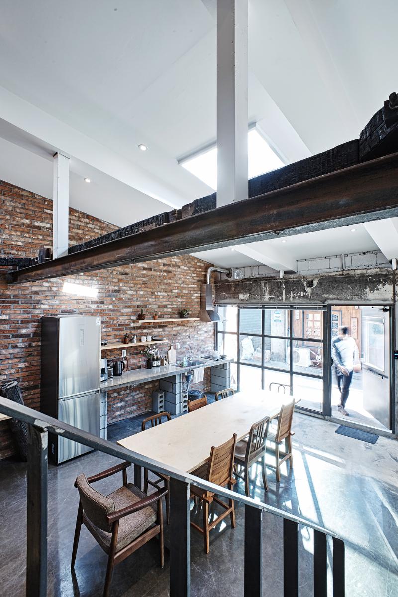13 坪工厂改造咖啡馆，极简工业风创空间魔法-6