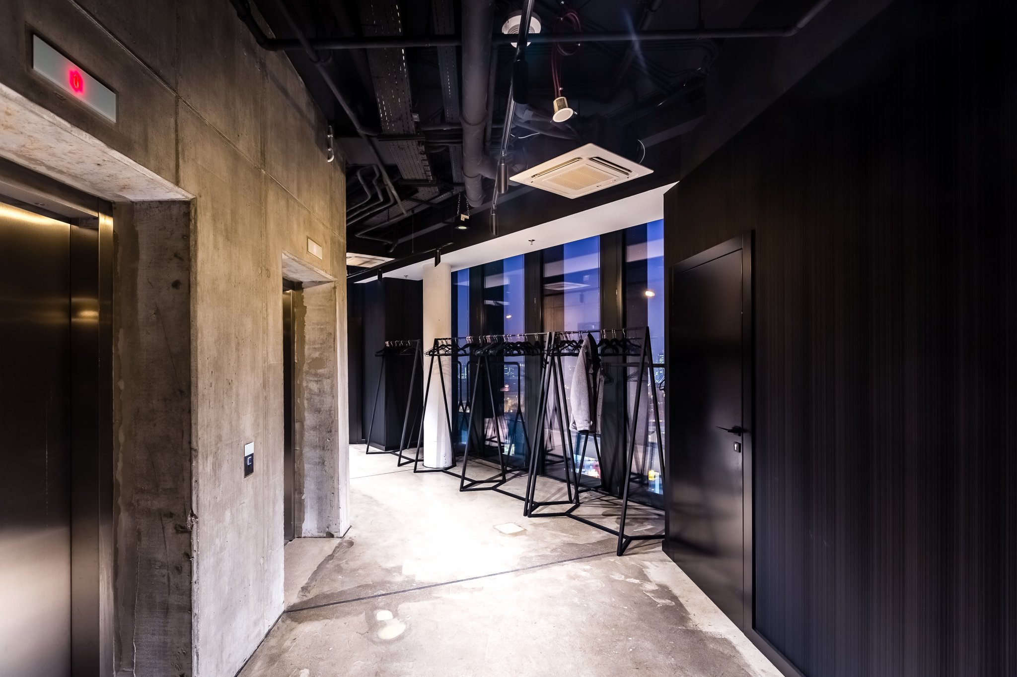 都市之巅 · MUS 餐厅的现代空间设计-15