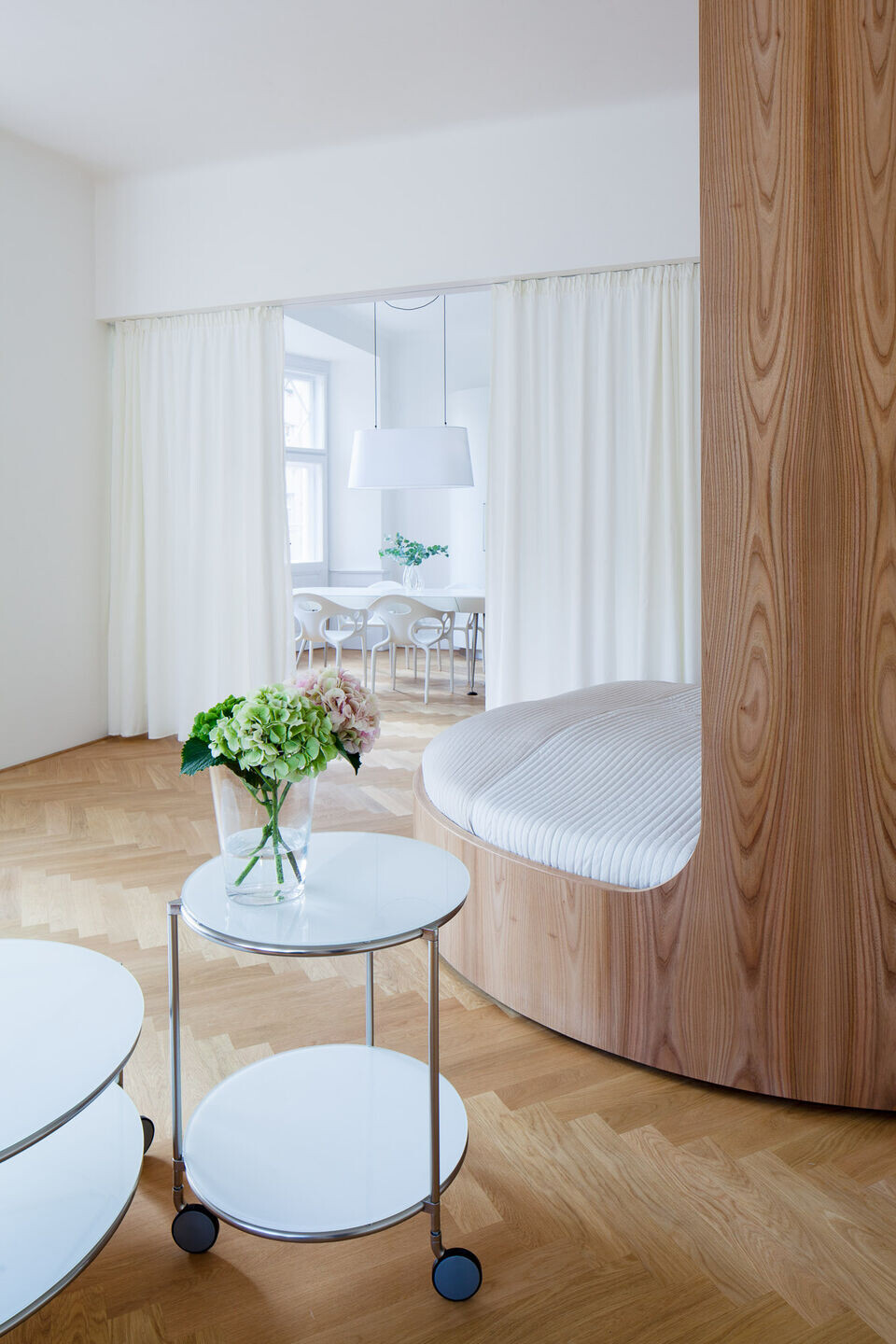 旋转床铺与完美收纳 | Kafkova 公寓的极致功能设计-9