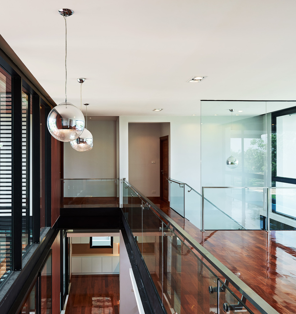 泰国田园风光中的现代钢结构之家-59