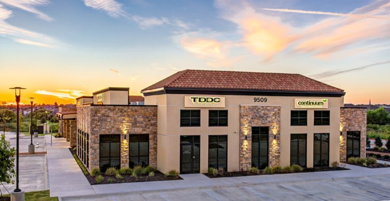 联盟医疗办公楼丨GSR Andrade Architects-18