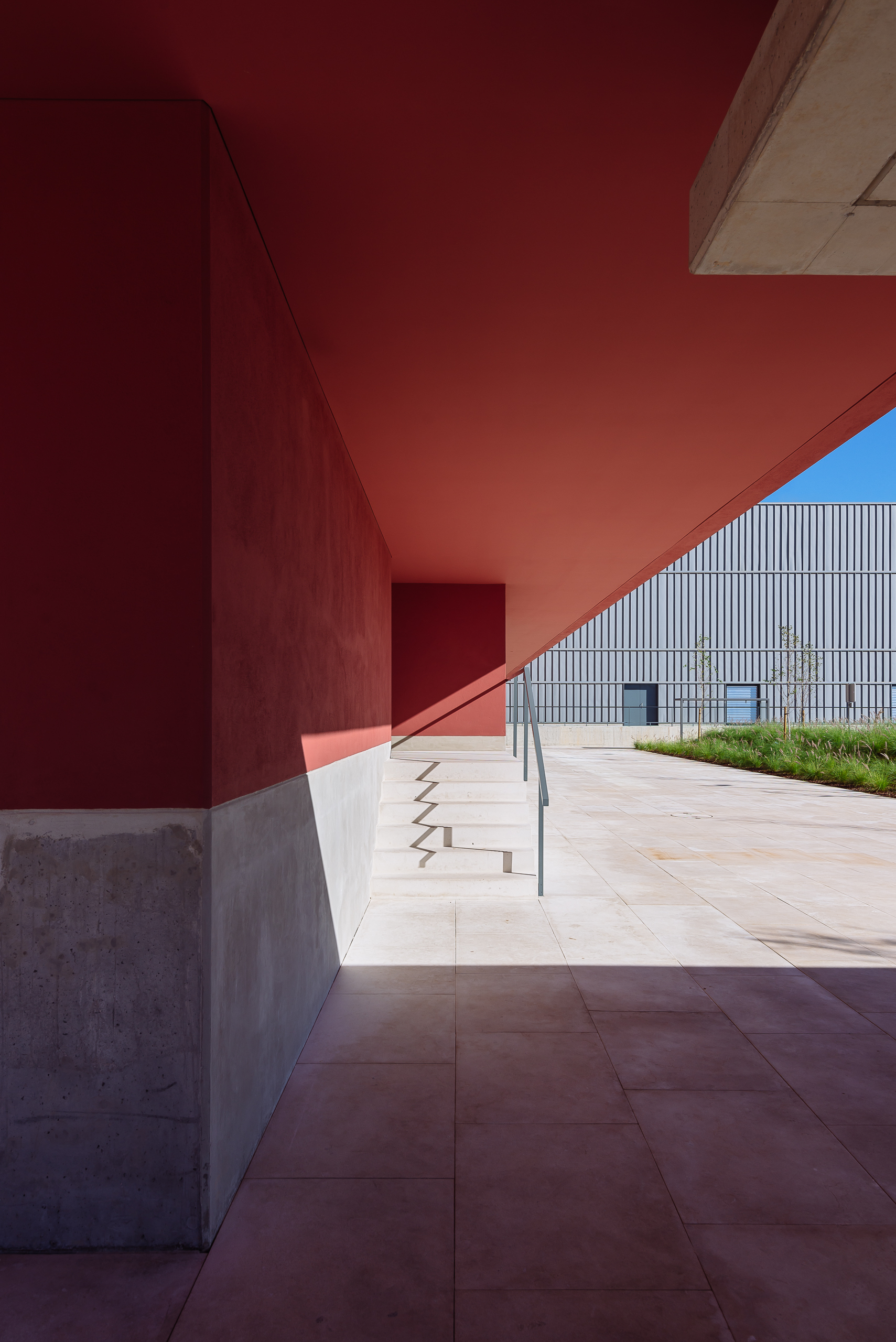 葡萄牙 Plural 药店总部物流中心,古今交融的办公建筑-48