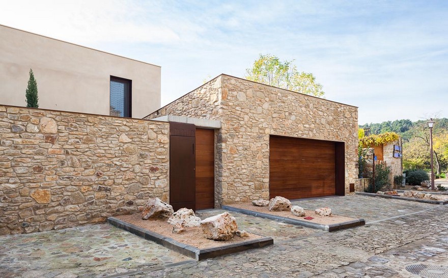 New Catalan House Inspired by the Old Farm Buildings-25