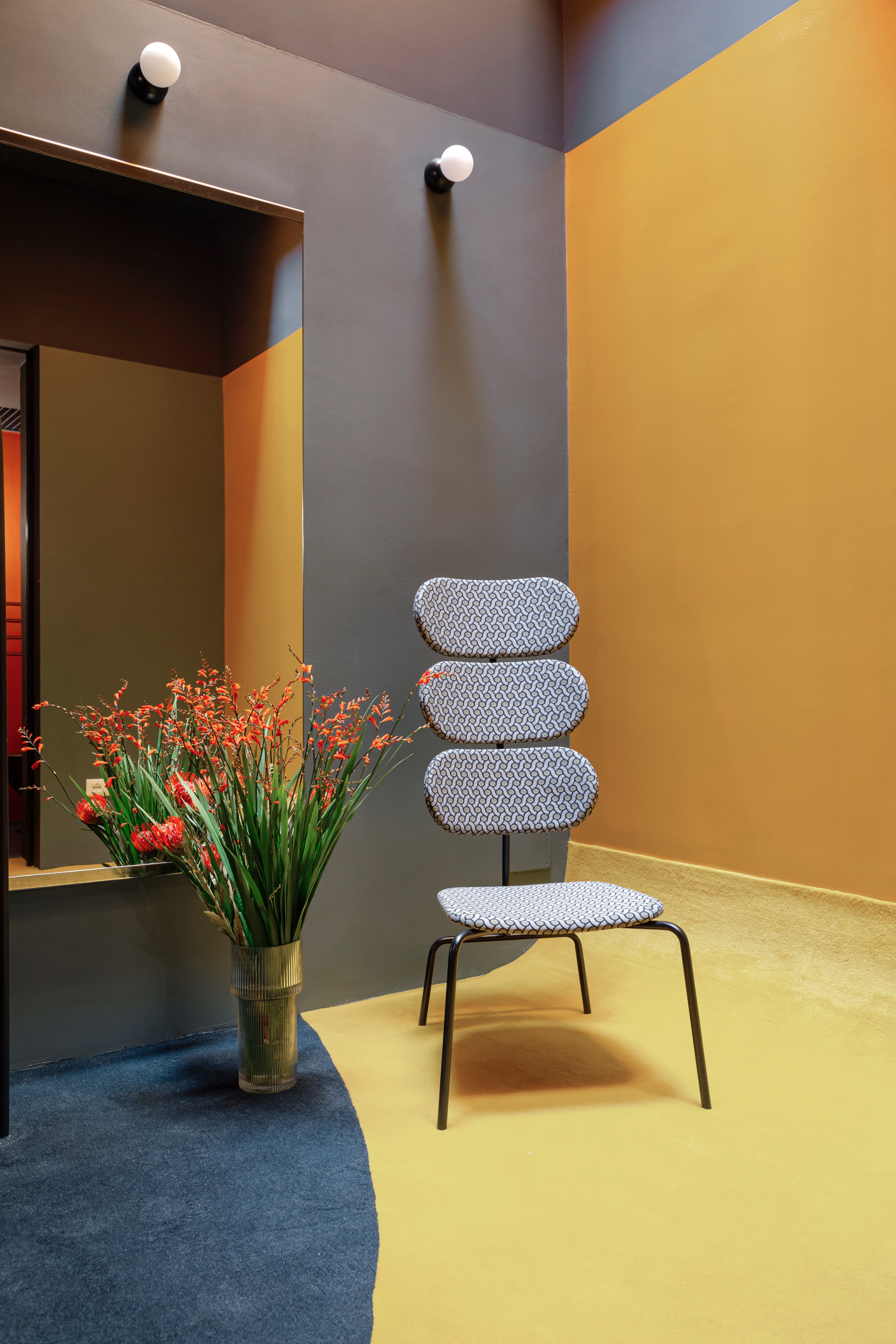 色彩鲜明的剧场化妆间设计-16