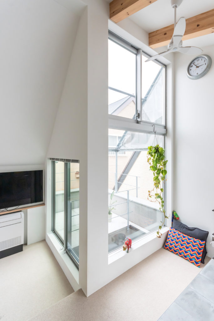 土地の記憶を継承しつつ街とつながる街と家族がほどよい距離感でつながって暮らす | Architecture | 100%LiFE-4