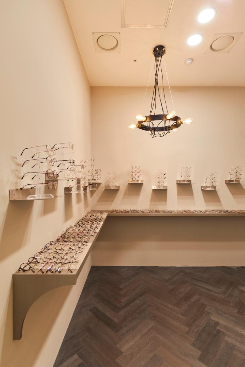 照明点亮 27 平米眼镜店空间-15