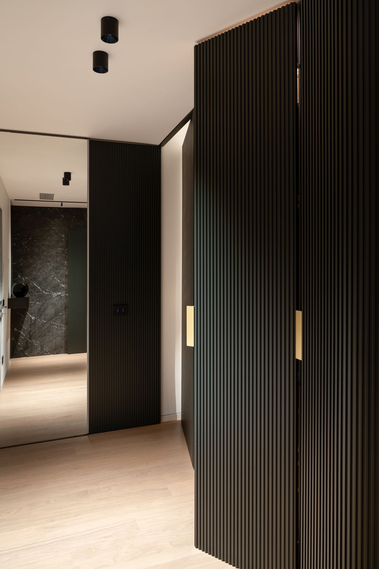 那不勒斯现代黑色调开放空间设计丨意大利那不勒斯丨建筑师Maurizio Vesce-26