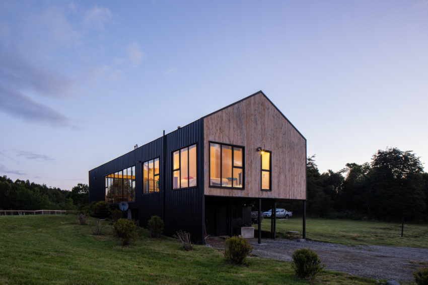 Angular House GM in Chile designed by EXTCO to work with the local topography, instead of against it 智利的角屋GM是由EXTCO设计的，用来处理局部地形，而不是与之相反。-24