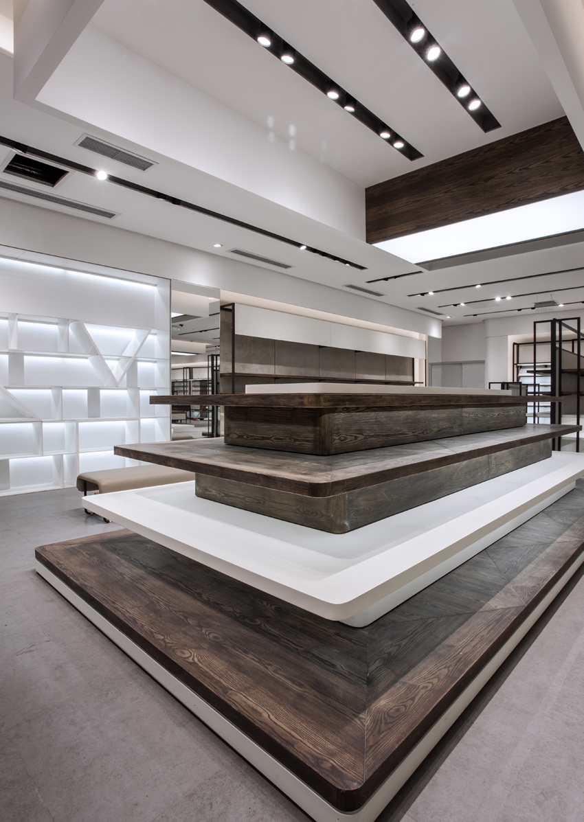 成都热风太古里形象店 | 突破传统，打造深色时尚空间-25