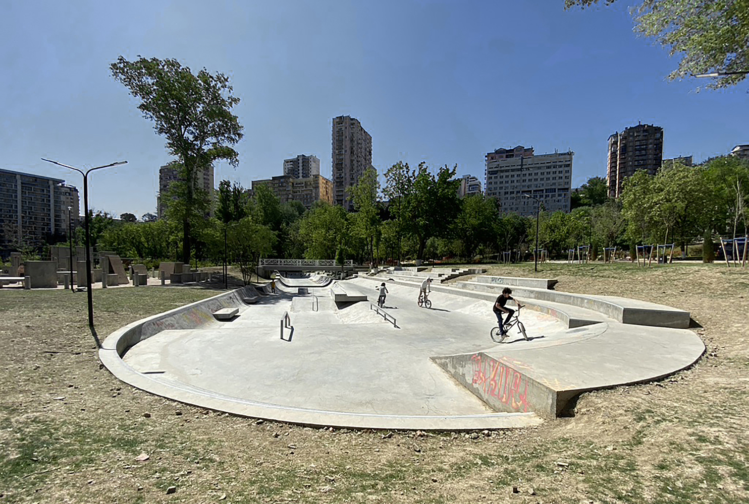 格鲁吉亚第 Mziuri 滑板公园和公园游乐场丨David Giorgadze Architects-21