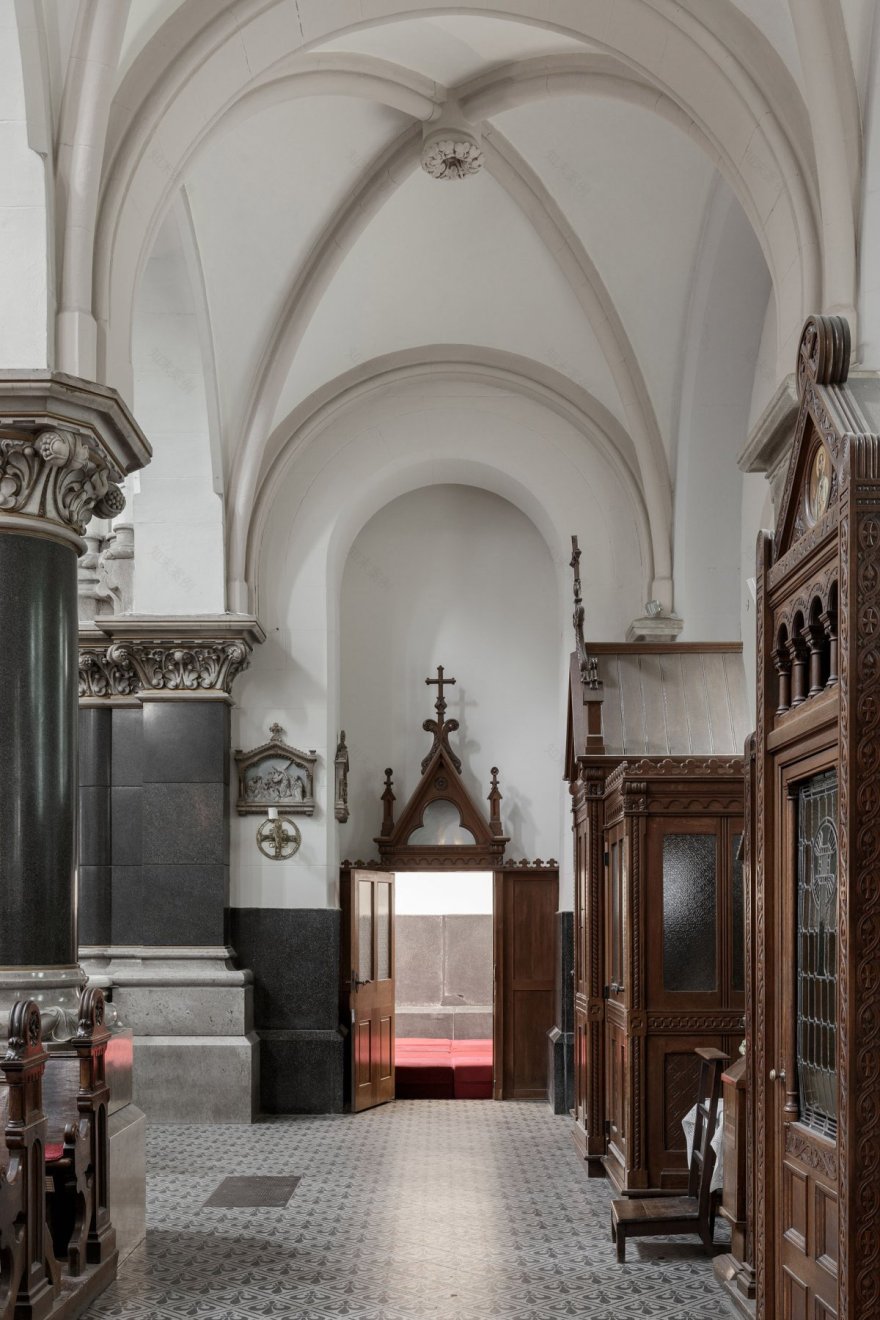 Sacral Spaces 教堂里面的神圣乐园-3